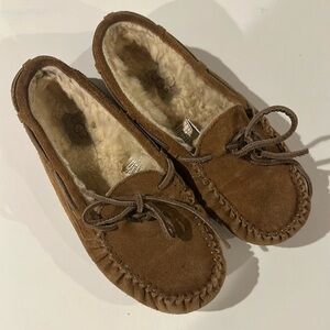 UGG Dakota Kids Suede Moccasin Size 2
